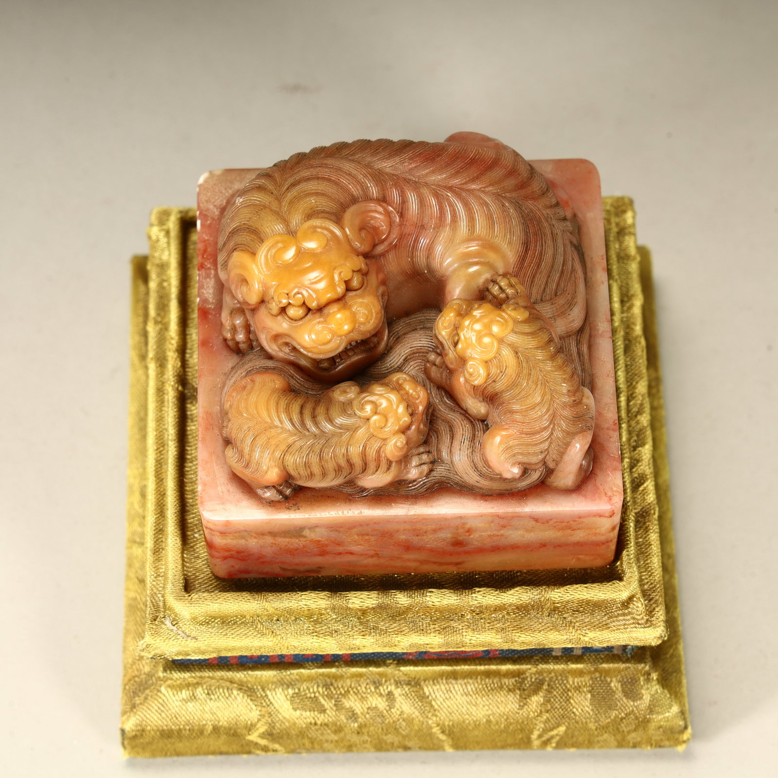 A Qing Dynasty fine Shoushan stone mother auspicious beast seal: Qing Dynasty boutique Shoushan stone mother auspicious beast seal SIZE: H:4cm L:5.8cm W:5.7cm W:253g (The Dimensions Of All Batches Are Manually Measured.If You Need More Detailed Information,
