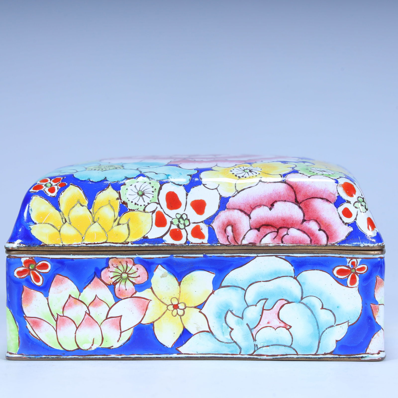 A Qing Dynasty copper tire painting enamel hundred pattern lid box: Qing Dynasty copper tire painting enamel hundred pattern lid box SIZE: H:6cm L:11.5cm W:9cm W:382.4g (The Dimensions Of All Batches Are Manually Measured.If You Need More Detailed Information,