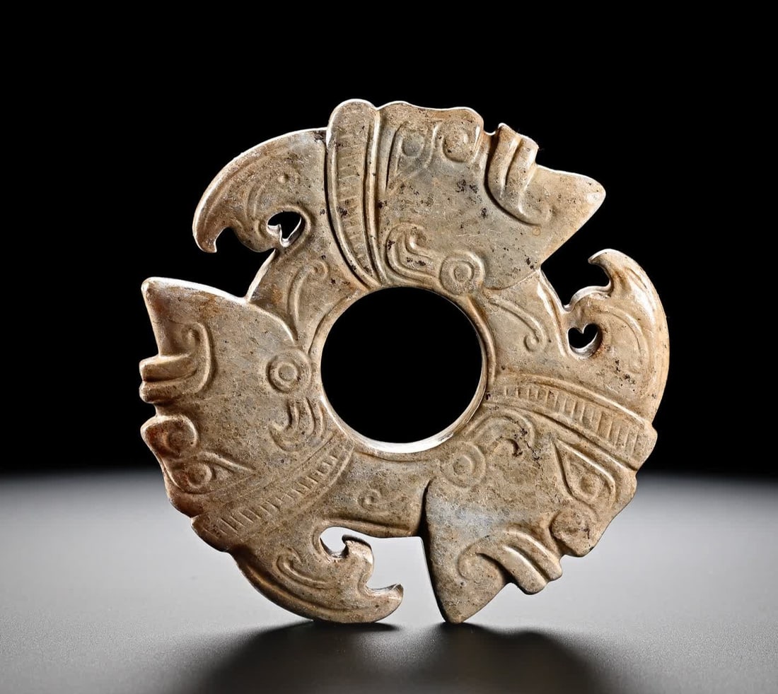 An ancient jade jade: Ancient jade SIZE: D:5.5cm W:36g (The Dimensions Of All Batches Are Manually Measured.If You Need More Detailed Information, Please Contact Our Customer Service Before Bidding.)