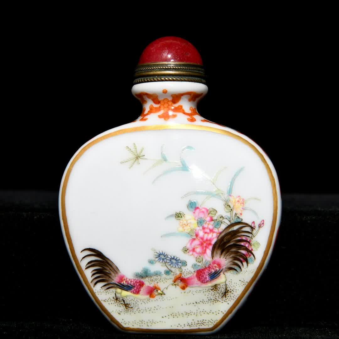 A Qing Qianlong pastel gold-painted Daji Dali pattern snuff bottle: Qing Qianlong pastel gold-painted Da Ji Da Li pattern snuff bottle SIZE: H:7.2cm D:5.5cm (The Dimensions Of All Batches Are Manually Measured.If You Need More Detailed Information, Please Contact Our