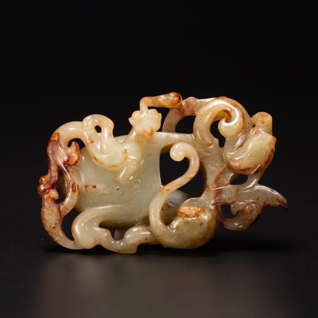 An ancient jade dragon pattern jade jade in the Qing Dynasty: Qing Dynasty ancient jade dragon pattern jade SIZE: L:8.2cm W:5.5cm (The Dimensions Of All Batches Are Manually Measured.If You Need More Detailed Information, Please Contact Our Customer Service Befo