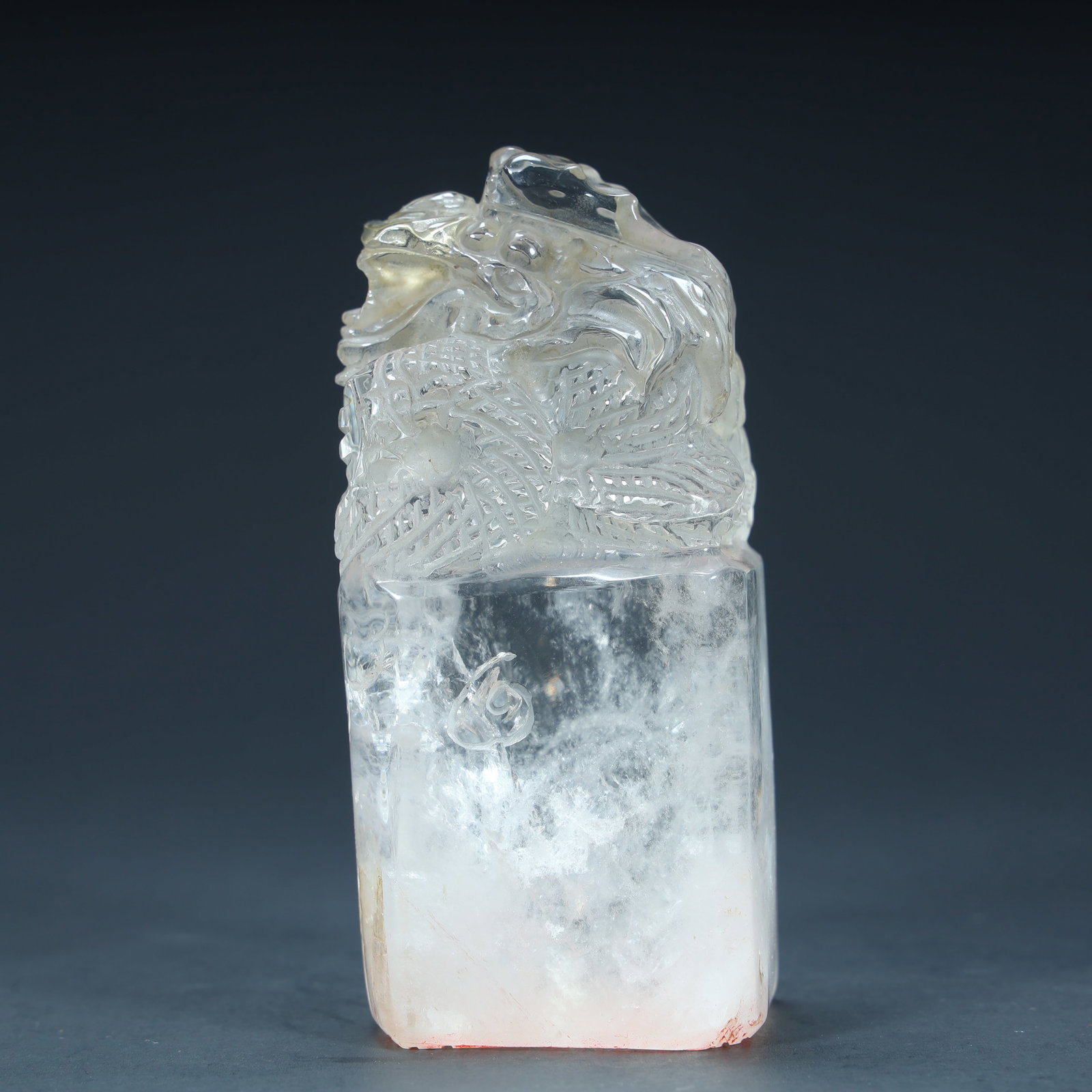 A Qing Dynasty crystal carved dragon button seal: Qing Dynasty crystal carved dragon button seal SIZE: H:9.5cm L:4.5cm W:4.5cm W:376.6g (The Dimensions Of All Batches Are Manually Measured.If You Need More Detailed Information, Please Contact Our Cus