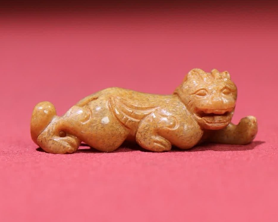 A small pendant of the Han Dynasty full of gray skin (1 of 9)