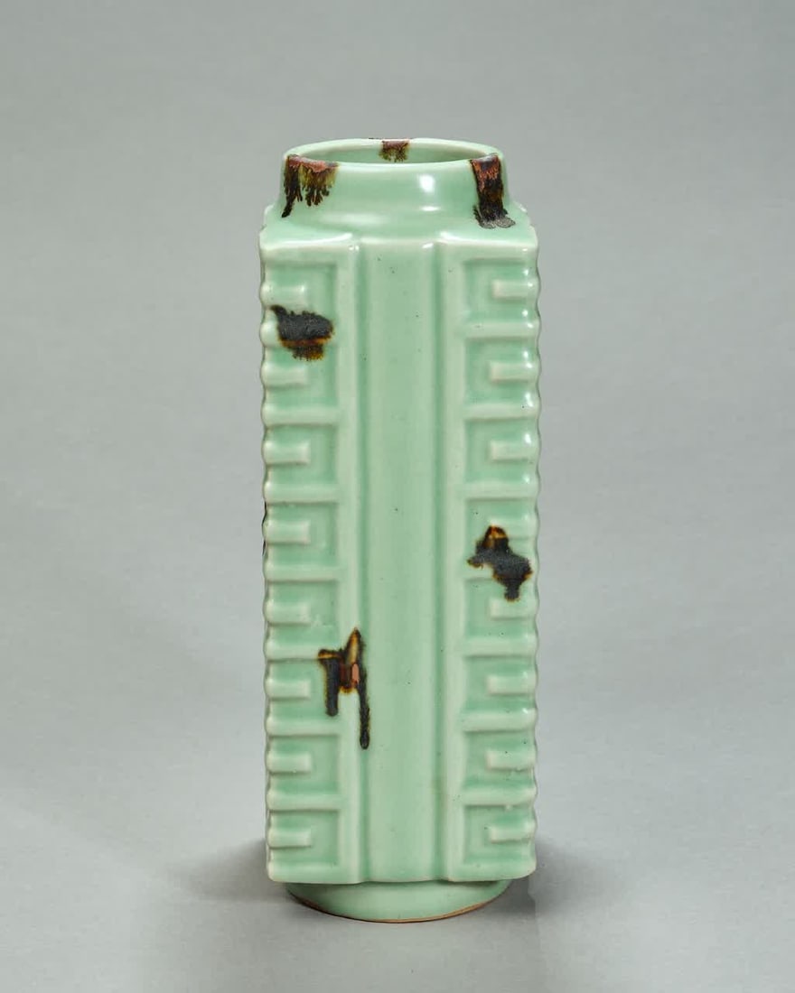 A piece of Longquan kiln gold porcelain cong: Longquan kiln dotted gold porcelain cong SIZE: H: Approx. 30cm (The Dimensions Of All Batches Are Manually Measured.If You Need More Detailed Information, Please Contact Our Customer Service Before Bi