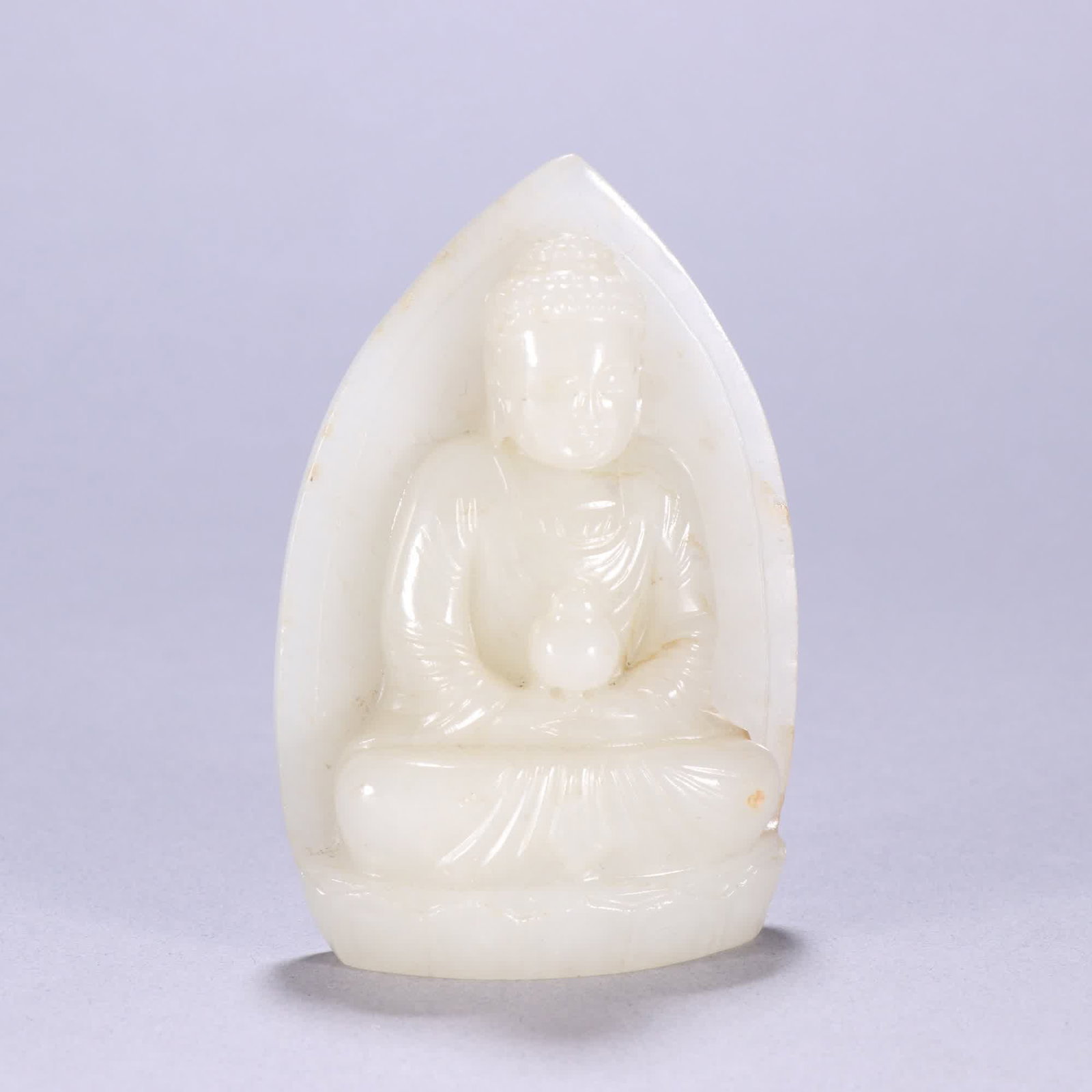 A seated statue of Shakyamuni in the Qing Dynasty and Hetian jade: Qing Dynasty Qing Dynasty Hetian jade Shakyamuni seated statue SIZE: H:8.7cm W:5.8cm W:147.2g (The Dimensions Of All Batches Are Manually Measured.If You Need More Detailed Information, Please Contact