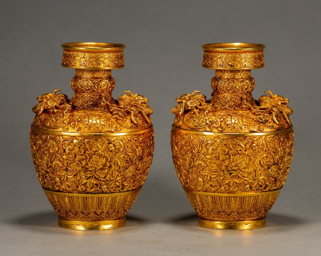 A pair of copper-gilt dragon ear bottles from the Qing Dynasty: A pair of copper-gilt dragon ear bottles from the Qing Dynasty SIZE: L:12.5cm W:12.5cm H:19cm (The Dimensions Of All Batches Are Manually Measured.If You Need More Detailed Information, Please Contact
