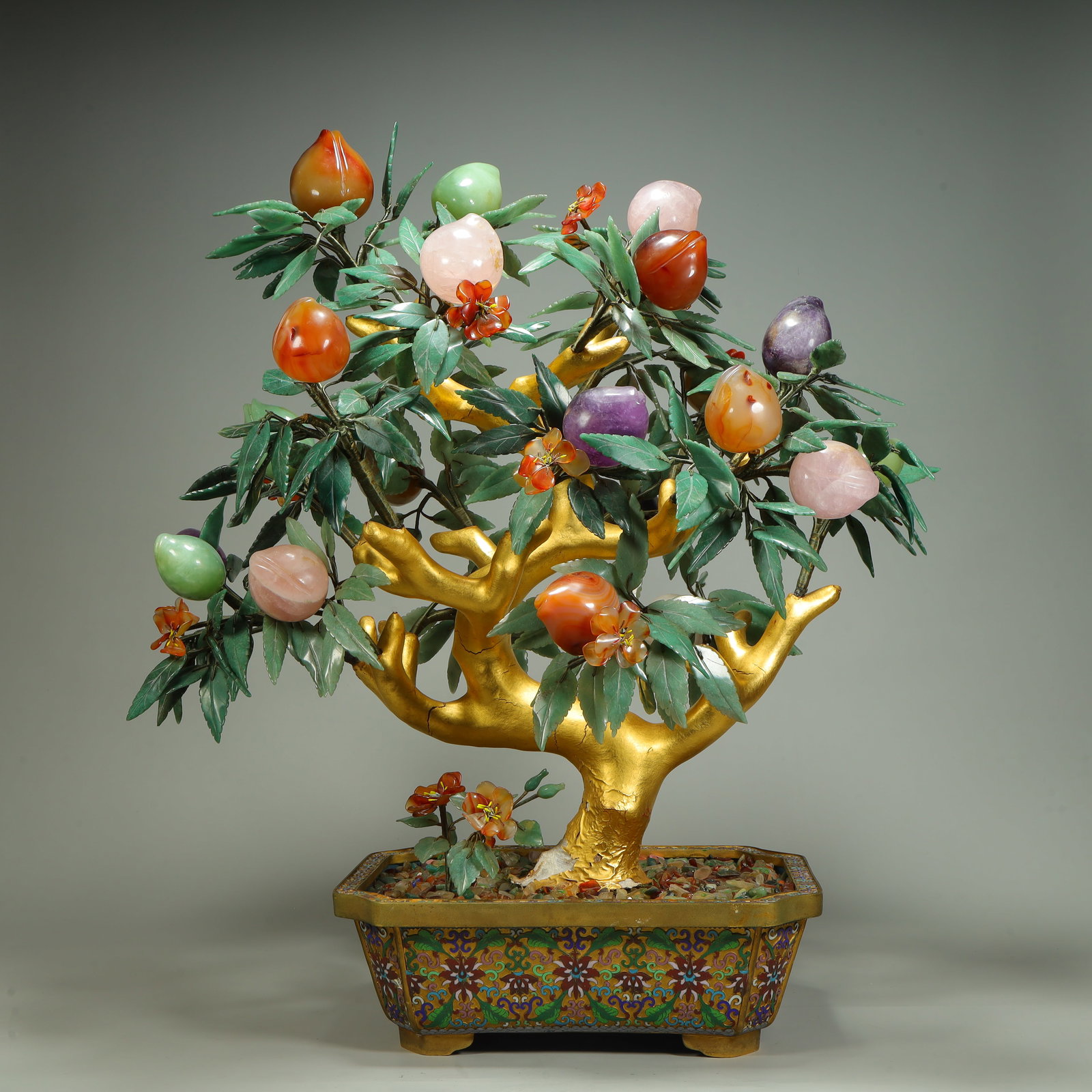 A piece of foreign exchange earning period cloisonné inlaid with Baibao Shou peach bonsai: Earning period, cloisonné embedded with Baibao Shou peach bonsai SIZE: H:69cm L:60cm W:42cm W:18.8kg (The Dimensions Of All Batches Are Manually Measured.If You Need More Detailed Information, Please