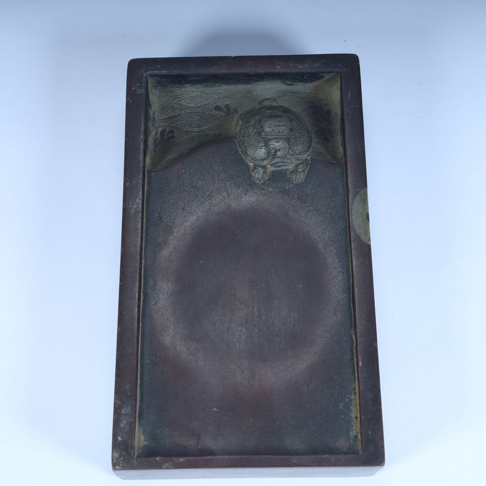 A Qing Dynasty old pit Duanshi "Seawater Dragon Turtle" hand inkstone: Qing Dynasty Laokeng Duanshi "Sea Dragon Turtle" copying hand inkstone SIZE: H:4cm L:19cm W:11cm W:2kg (The Dimensions Of All Batches Are Manually Measured.If You Need More Detailed Information, Pleas