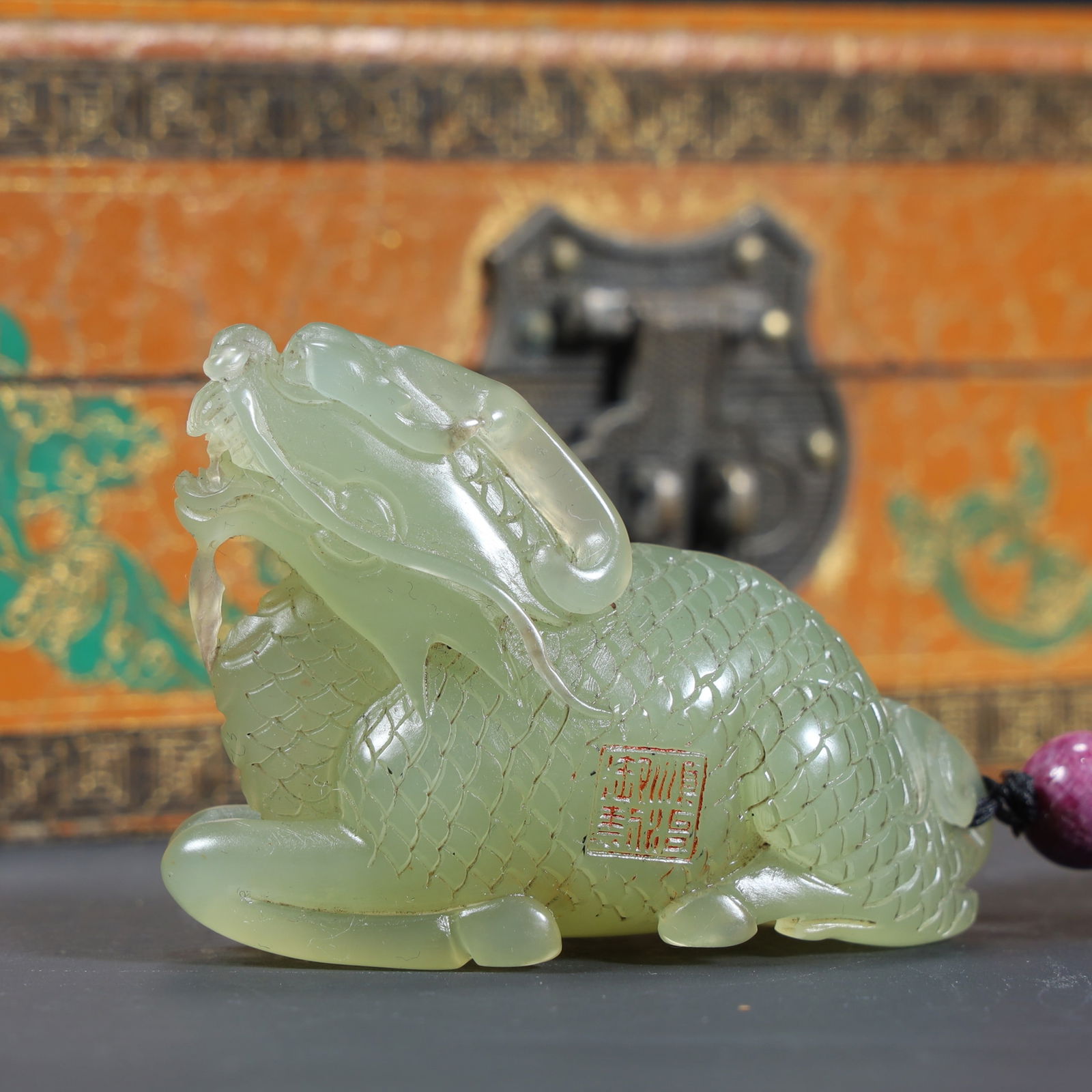 A Qing Dynasty style lacquer box and jade Pixiu bead string: Qing Dynasty style lacquer box and jade Pixiu bead string SIZE: H: 4.5cm L: 6.5cm W: 2.5cm W: 125g Remarks Bead D: 0.8cm (The Dimensions Of All Batches Are Manually Measured.If You Need More Detailed