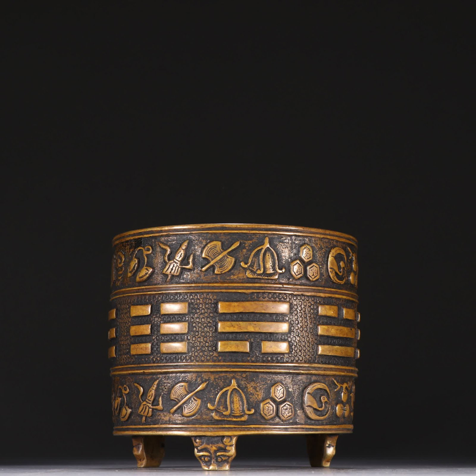 A Qing Dynasty copper Bagua pattern incense burner: Qing Dynasty copper Bagua pattern incense burner SIZE: H:8.5cm W:9.5cm W:972.5g (The Dimensions Of All Batches Are Manually Measured.If You Need More Detailed Information, Please Contact Our Customer