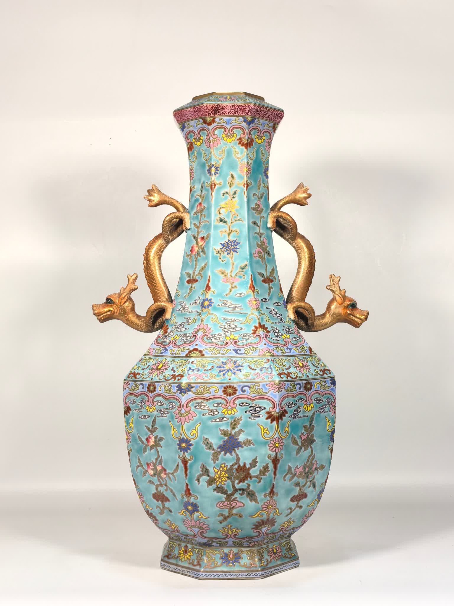 A Qing Qianlong enamel turquoise green glazed gold-painted flower dragon ear vase: Qing Qianlong enamel turquoise green glaze gold-painted flower dragon ear vase SIZE: H: 50cm mouthD: 8cm Belly diameter 23cm (The Dimensions Of All Batches Are Manually Measured.If You Need More Detai