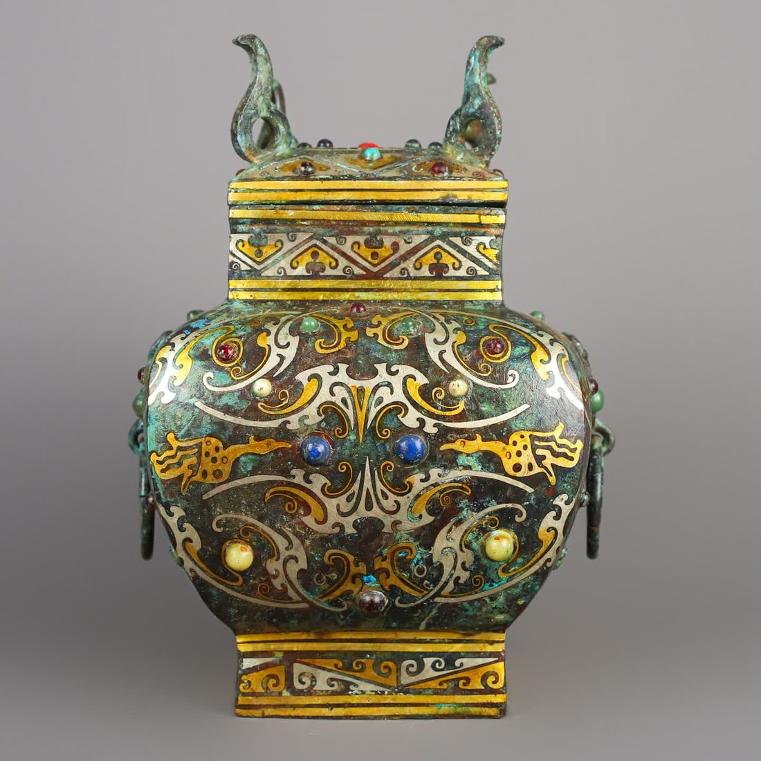 A Han Dynasty bronze Cuojin inlaid square vase: Han Dynasty bronze Cuojin inlaid square vase SIZE: W:1560g L:16cm H:21cm (The Dimensions Of All Batches Are Manually Measured.If You Need More Detailed Information, Please Contact Our Customer Service