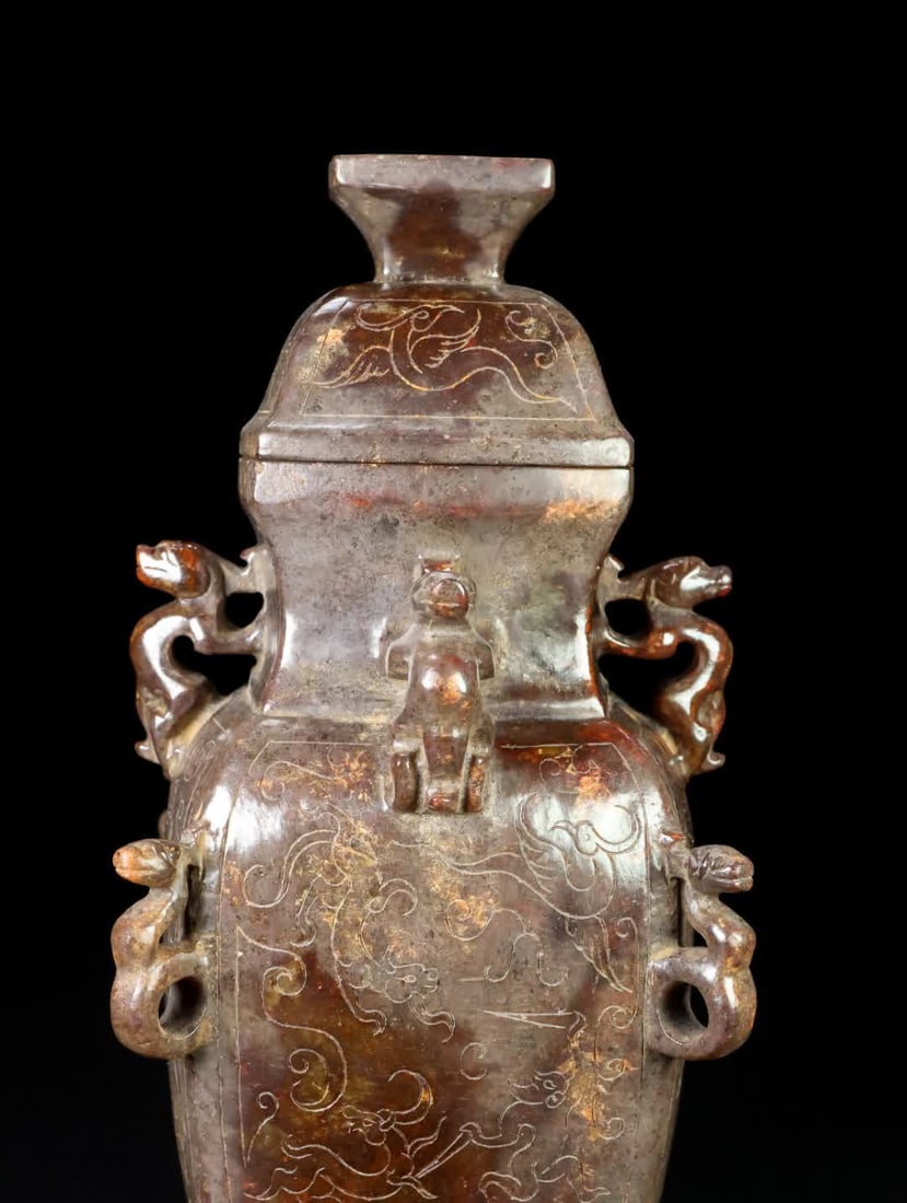 A Han Dynasty jade vase - 2