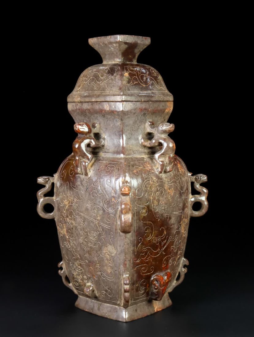 A Han Dynasty jade vase - 4