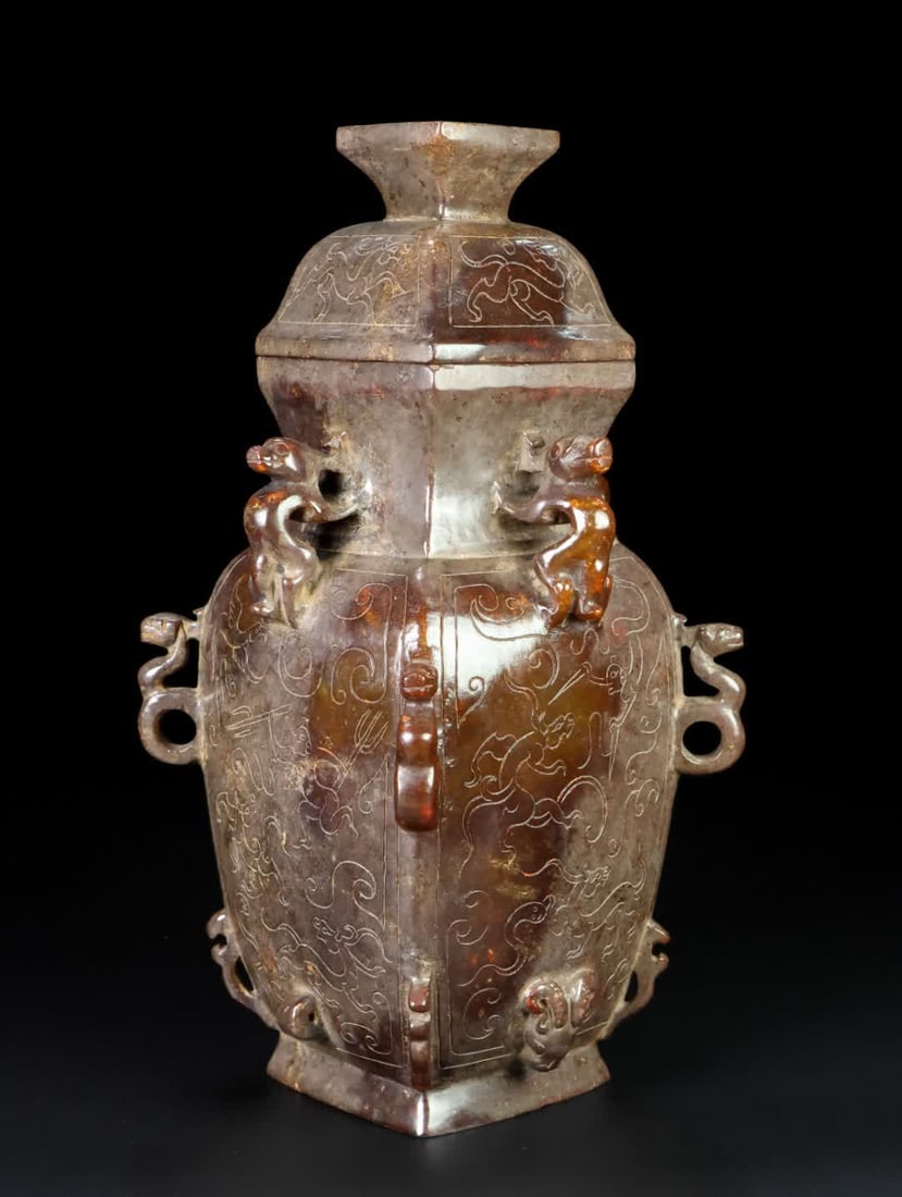 A Han Dynasty jade vase - 7