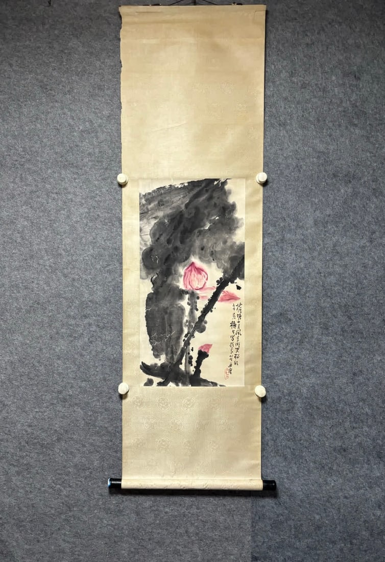 A picture of Shi Lu's lotus flowers: Shilu's lotus picture SIZE: Painting Core68x35cm (The Dimensions Of All Batches Are Manually Measured.If You Need More Detailed Information, Please Contact Our Customer Service Before Bidding.)