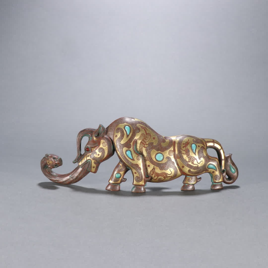 A piece of Han copper gold and silver belt hook: Han copper cuo gold and silver belt hook SIZE: L:19.1cm W:7.2cm W:616.9g (The Dimensions Of All Batches Are Manually Measured.If You Need More Detailed Information, Please Contact Our Customer Service