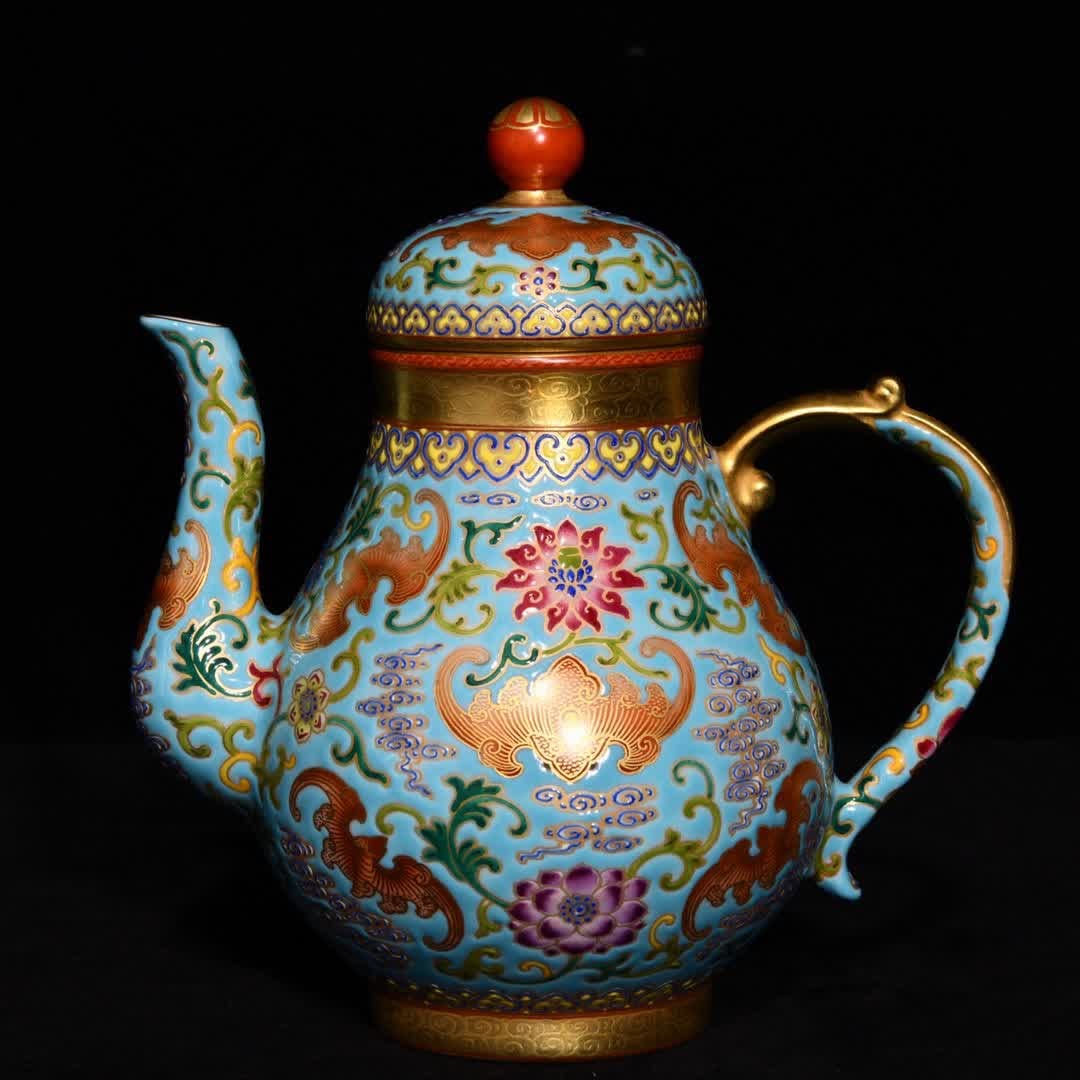 A Qing Qianlong blue background pastel gold-painted Fushou pattern pot: Qing Qianlong blue background pastel gold-painted Fushou pattern pot SIZE: H:17cm D:16.5cm (The Dimensions Of All Batches Are Manually Measured.If You Need More Detailed Information, Please Contact Ou