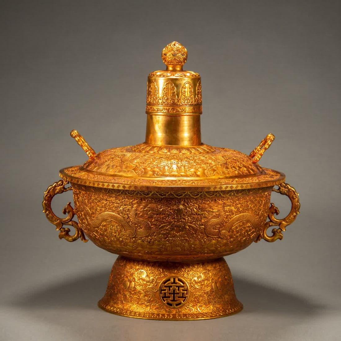 A copper-gilt hot pot of the Qing Dynasty: Copper gilt hot pot in the Qing Dynasty SIZE: L:45cm W:45cm H:48cm (The Dimensions Of All Batches Are Manually Measured.If You Need More Detailed Information, Please Contact Our Customer Service Befor