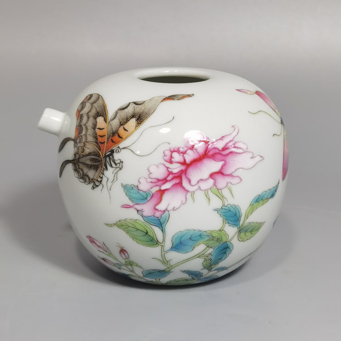 A piece of Qing Yongzheng study ware pastel butterfly flower droplets (1 of 7)