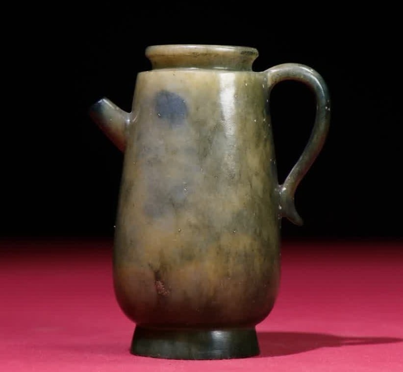 A Han Dynasty miniature copper Qin wine vessel: Han Dynasty miniature copper Qin small wine vessel SIZE: 84x67x46mm W:102g (The Dimensions Of All Batches Are Manually Measured.If You Need More Detailed Information, Please Contact Our Customer Servi