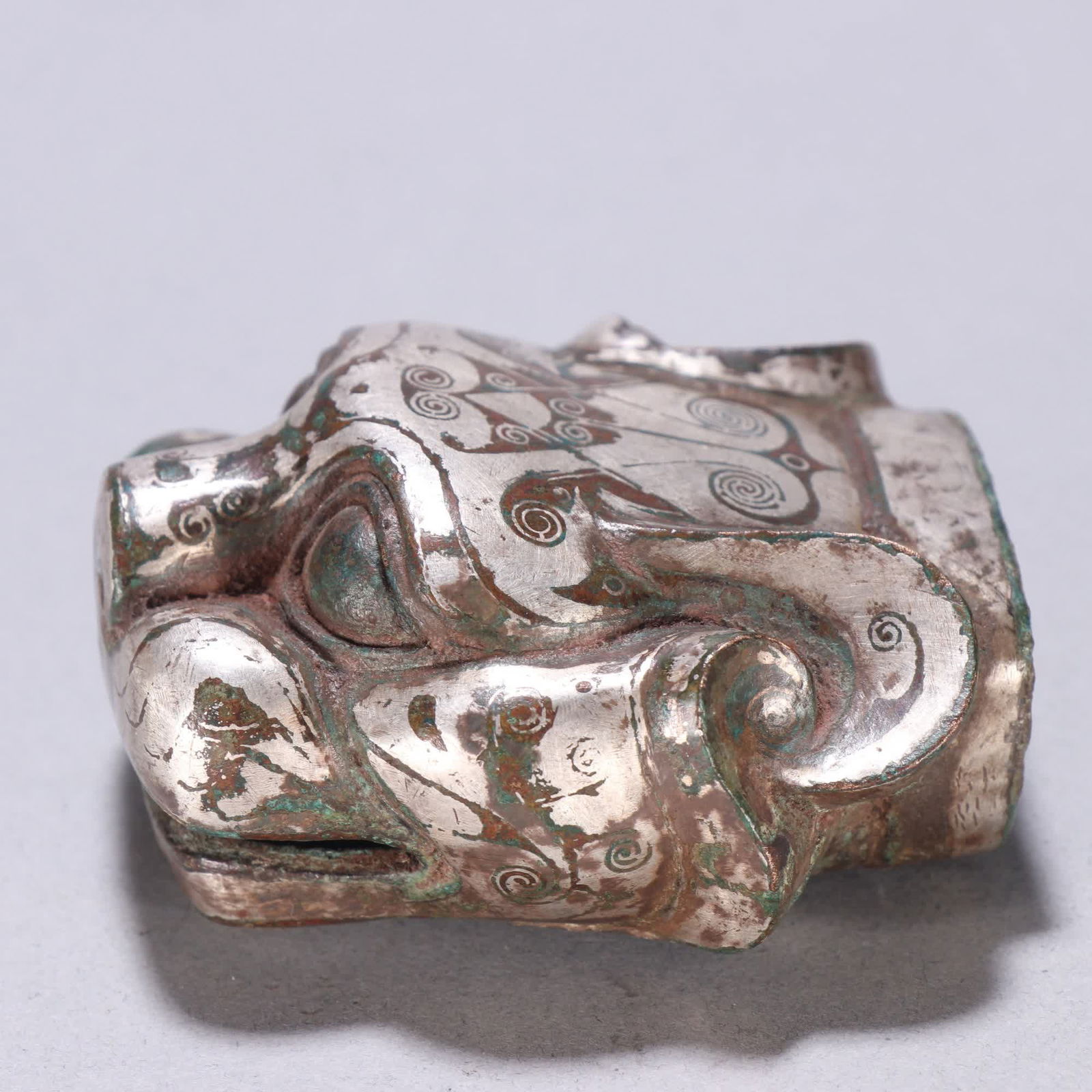 A Han Dynasty bronze silver beast head: Han Dynasty bronze silver beast head SIZE: H:3.4cm W:6.3cm W:143.8g (The Dimensions Of All Batches Are Manually Measured.If You Need More Detailed Information, Please Contact Our Customer Service Befo