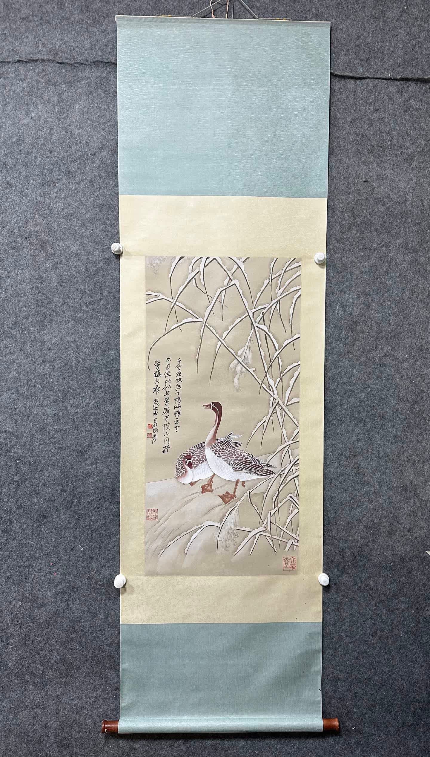 A picture of Zhang Daqian's double birds: Zhang Daqian's double bird picture SIZE: Painting Core47x97cm (The Dimensions Of All Batches Are Manually Measured.If You Need More Detailed Information, Please Contact Our Customer Service Before Bid