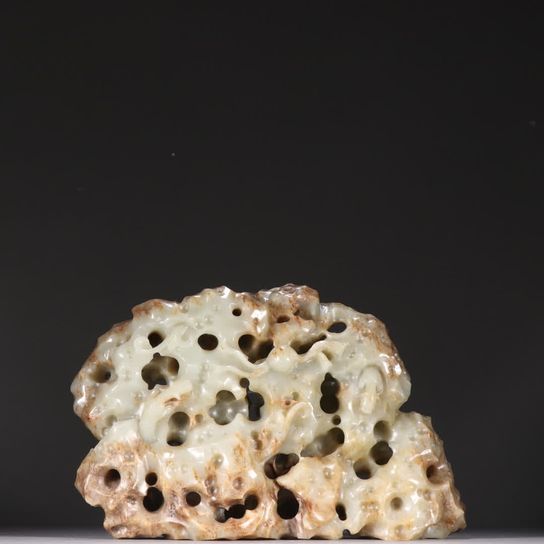 A Qing Dynasty Hetian jade mountain ornament: Qing Dynasty Hetian Yushanzi ornament SIZE: H:13.5cm W:20cm W:1546.1g (The Dimensions Of All Batches Are Manually Measured.If You Need More Detailed Information, Please Contact Our Customer Service Be