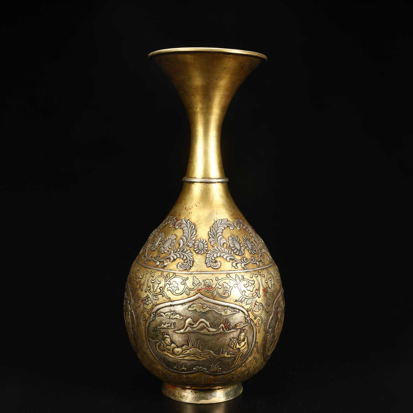 A Qing Dynasty copper gilt consecrated figure pattern jade pot spring vase: Qing Dynasty copper gilt consecrated figure pattern jade pot spring vase SIZE: H:27.5cm L:12cm W:12cm W:691g (The Dimensions Of All Batches Are Manually Measured.If You Need More Detailed Information,