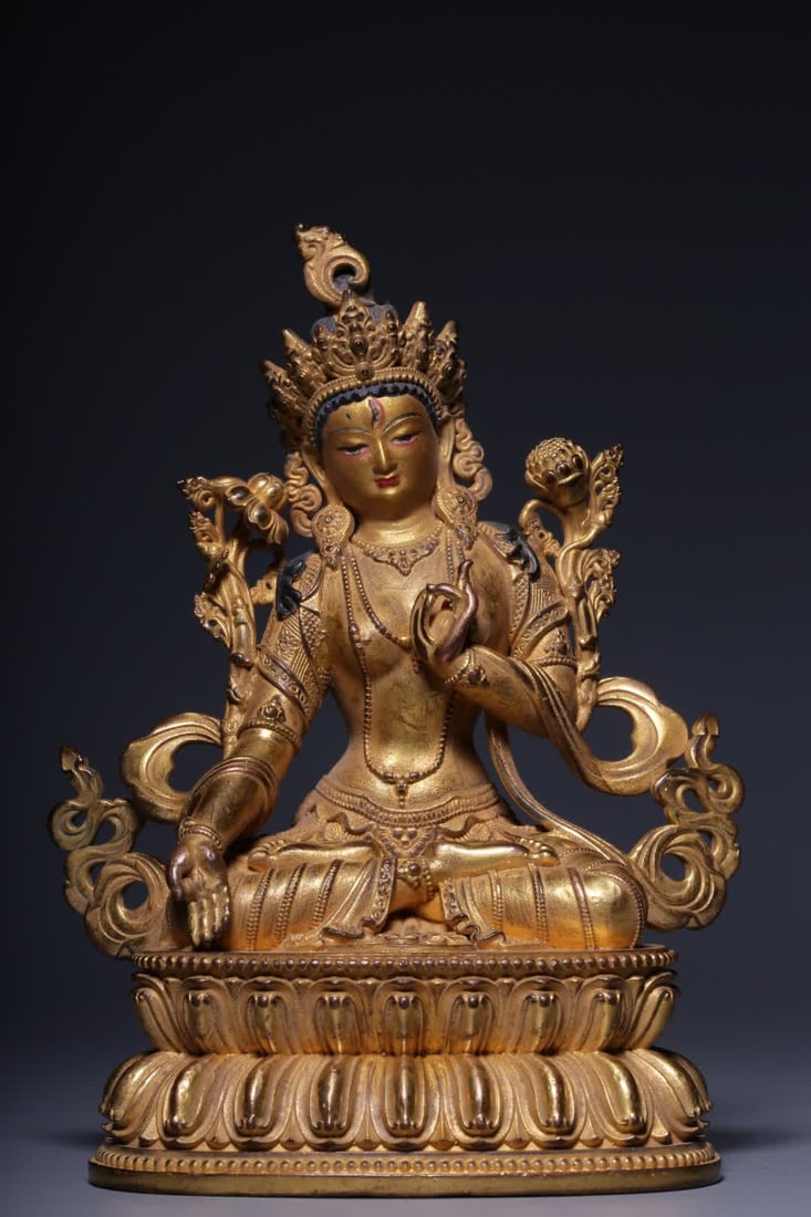 A seated statue of Tara in copper gilt in the Qing Dynasty: Qing Dynasty copper gilt white Tara seated statue White Tara refined copper made of gilded gold water sitting statue full of square and round face, slightly closed eyes, big ears and drooping shoulder