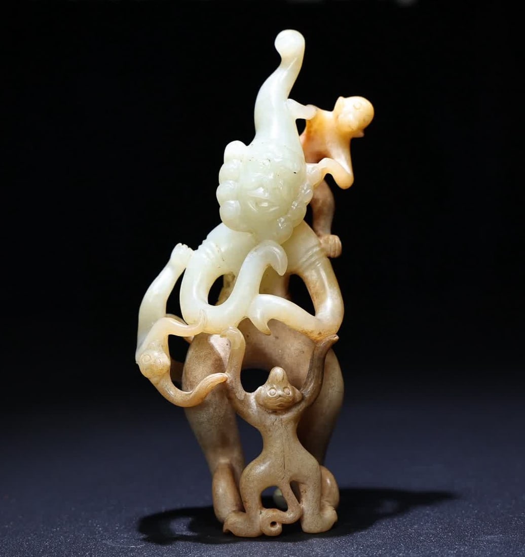 A piece of Han Dynasty jade Hu people: Han Dynasty jade Hu people SIZE: 143x58x45mm W:218g (The Dimensions Of All Batches Are Manually Measured.If You Need More Detailed Information, Please Contact Our Customer Service Before Bidding.)