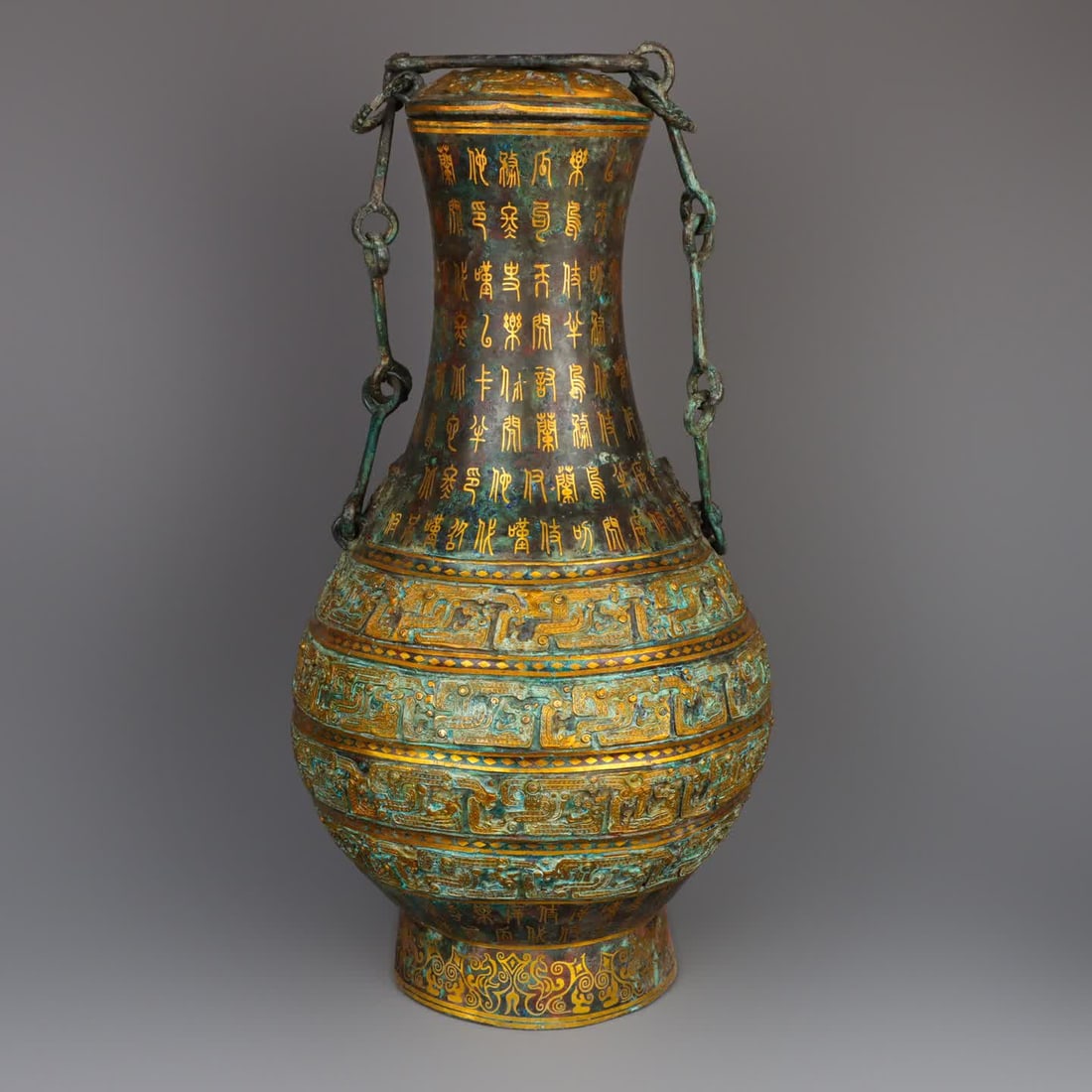 A Han Dynasty bronze Cuojin chain bottle: Han Dynasty bronze Cuojin chain bottle SIZE: W:8.5kg L:26cm W:26cm H:54cm (The Dimensions Of All Batches Are Manually Measured.If You Need More Detailed Information, Please Contact Our Customer Servic