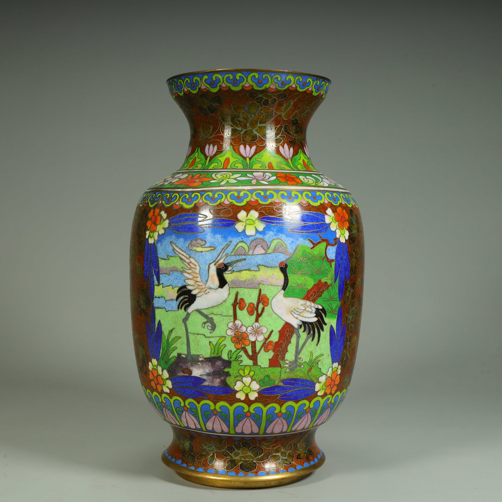 A copper-tired cloisonné enamel consecrated crane pattern appreciation vase: Copper tire cloisonné enamel consecrated crane pattern appreciation vase SIZE: H:27cm L:14.5cm W:14.5cm W:1300g (The Dimensions Of All Batches Are Manually Measured.If You Need More Detailed Informat