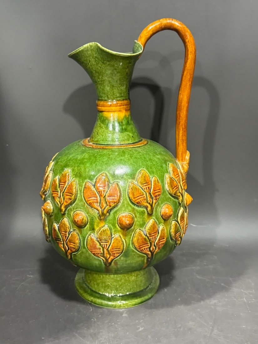 A Tang Sancai flower pouring pot: Tang Sancai flower pouring pot SIZE: H:31cm W:16cm (The Dimensions Of All Batches Are Manually Measured.If You Need More Detailed Information, Please Contact Our Customer Service Before Bidding.)