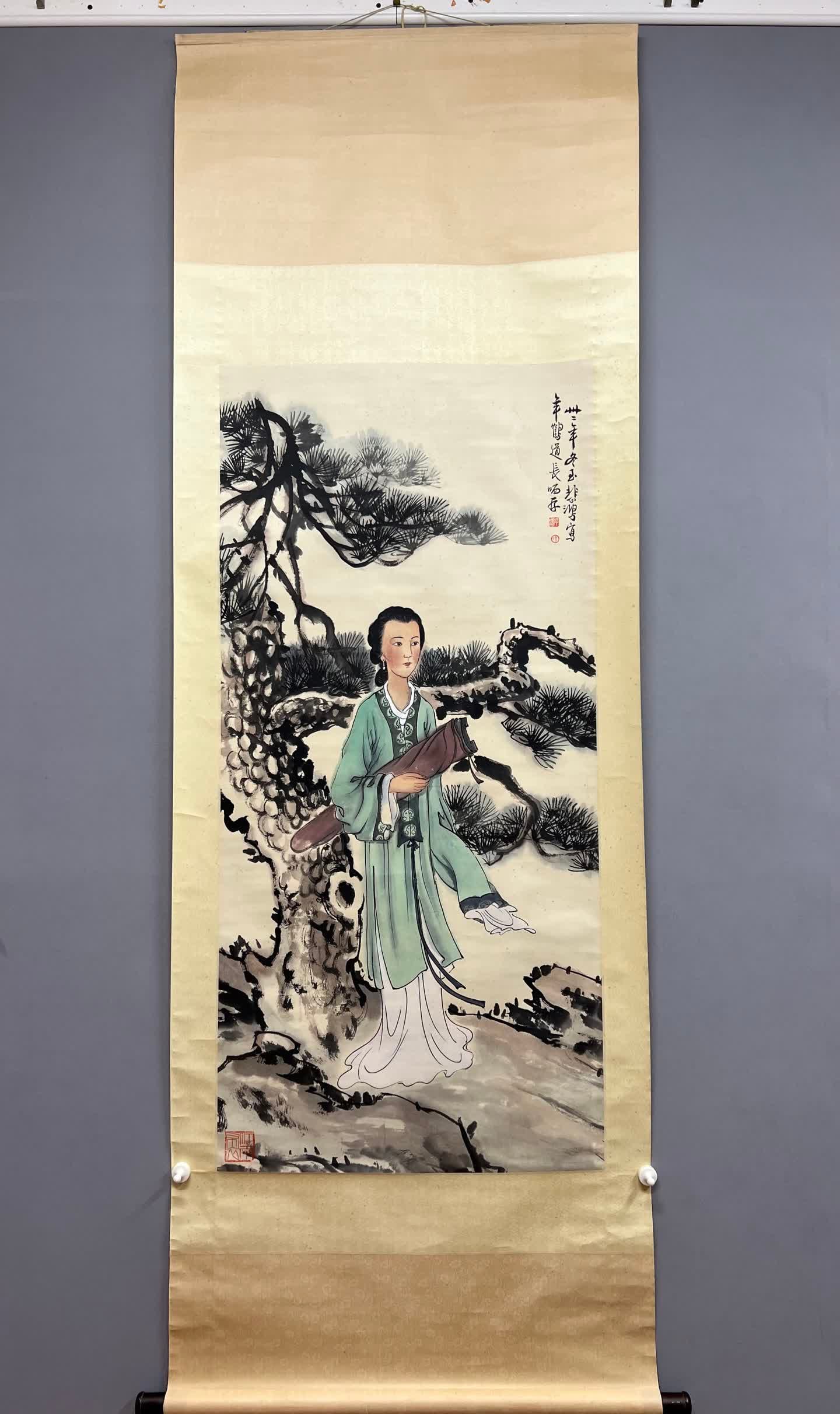 A picture of Xu Beihong's lady: Xu Beihong's lady picture SIZE: Painting Core62x132cm (The Dimensions Of All Batches Are Manually Measured.If You Need More Detailed Information, Please Contact Our Customer Service Before Bidding.)
