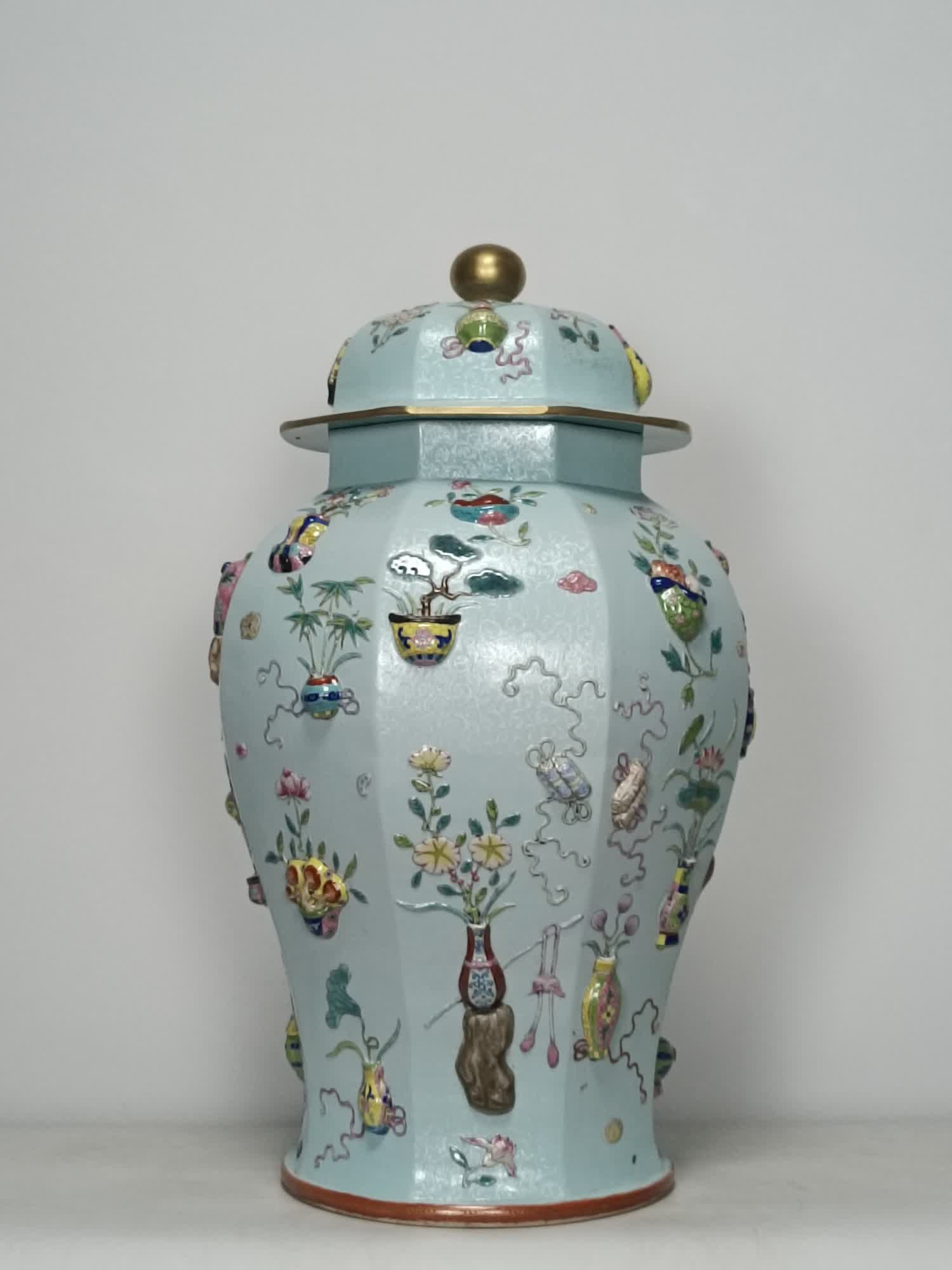 A pastel green ground rolled road pattern carved Bogu Bafang general jar: Pastel green ground rolling road pattern carved Bogu Bafang general jar SIZE: H:63cm W:38cm (The Dimensions Of All Batches Are Manually Measured.If You Need More Detailed Information, Please Contact