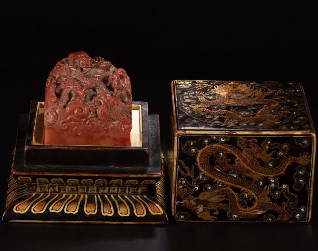 A Qing Dynasty Shoushan stone seal: Qing Dynasty Shoushan stone seal SIZE: L:8cm W:8H:9cm (The Dimensions Of All Batches Are Manually Measured.If You Need More Detailed Information, Please Contact Our Customer Service Before Bidding.)