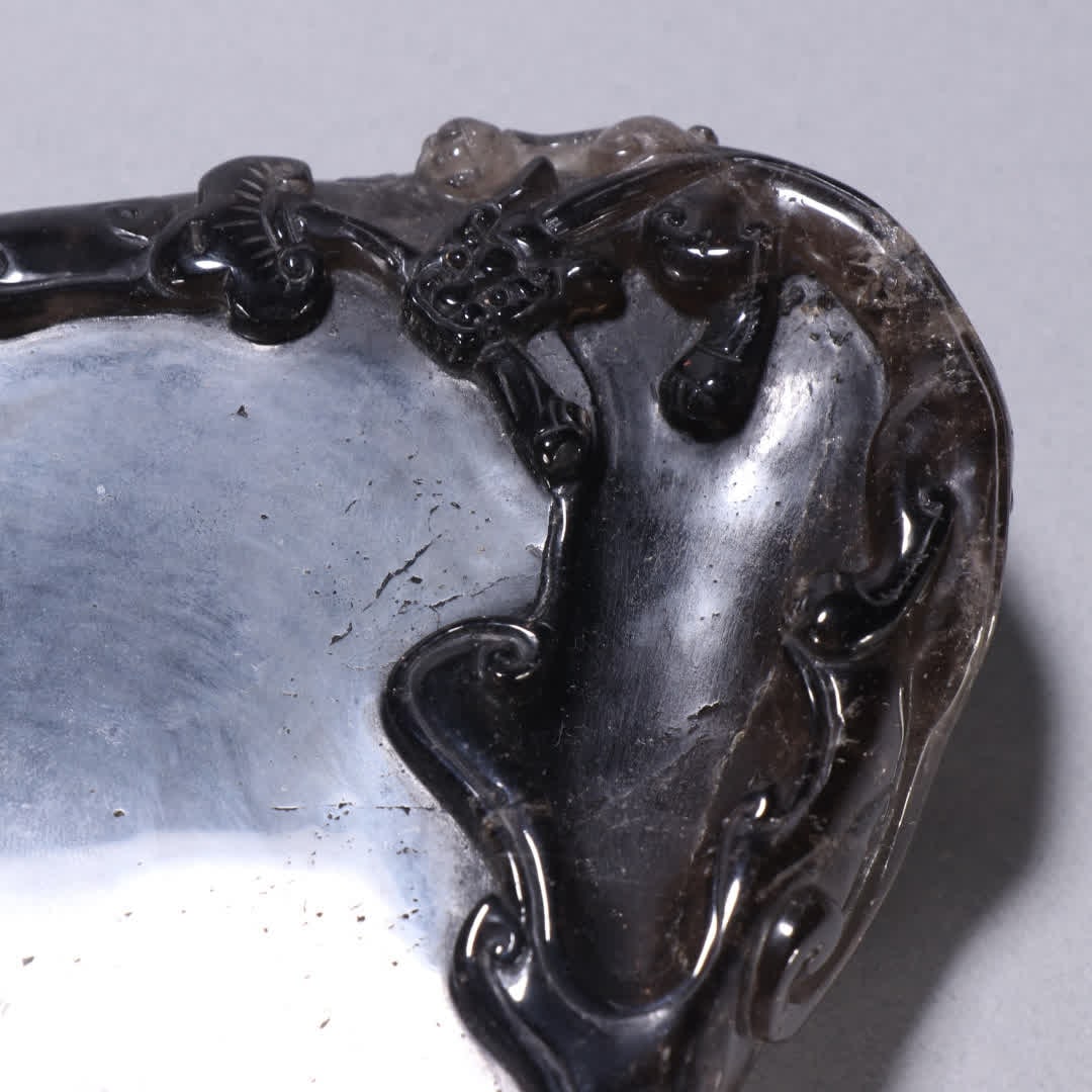 A Qing Dynasty tea crystal dragon pattern inkstone - 2