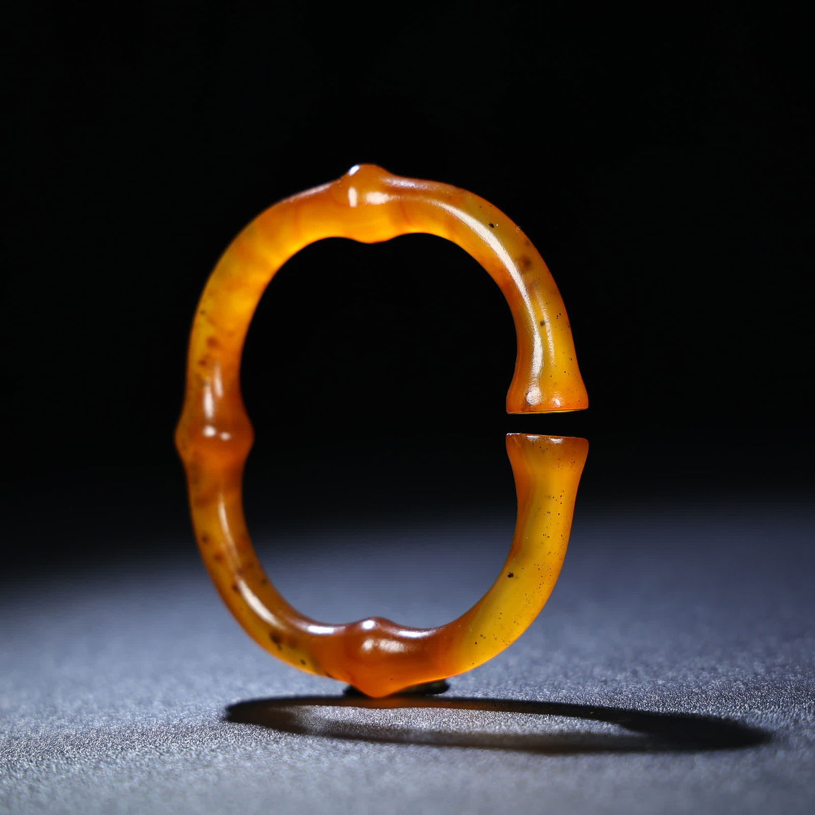 A Han Dynasty agate bracelet - 2