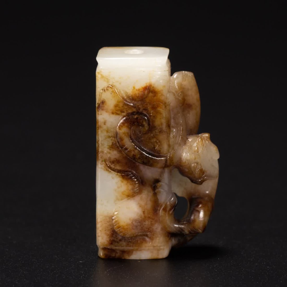A piece of ancient jade resin in the Qing Dynasty: The ancient jade of the Qing Dynasty SIZE: L:4.2cm W:3.5cm W:30g (The Dimensions Of All Batches Are Manually Measured.If You Need More Detailed Information, Please Contact Our Customer Service Before