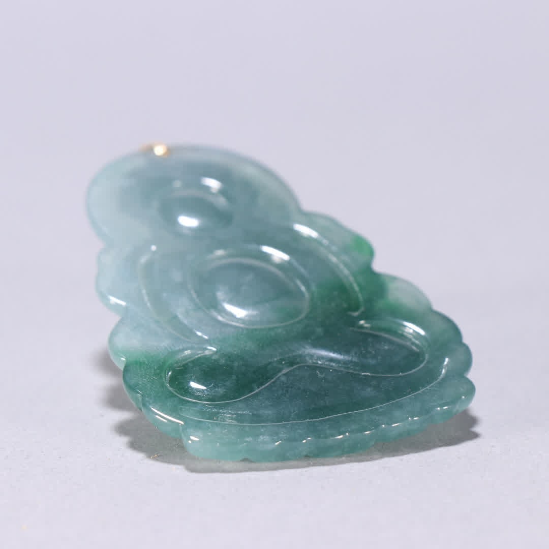 A jade Guanyin pendant - 9