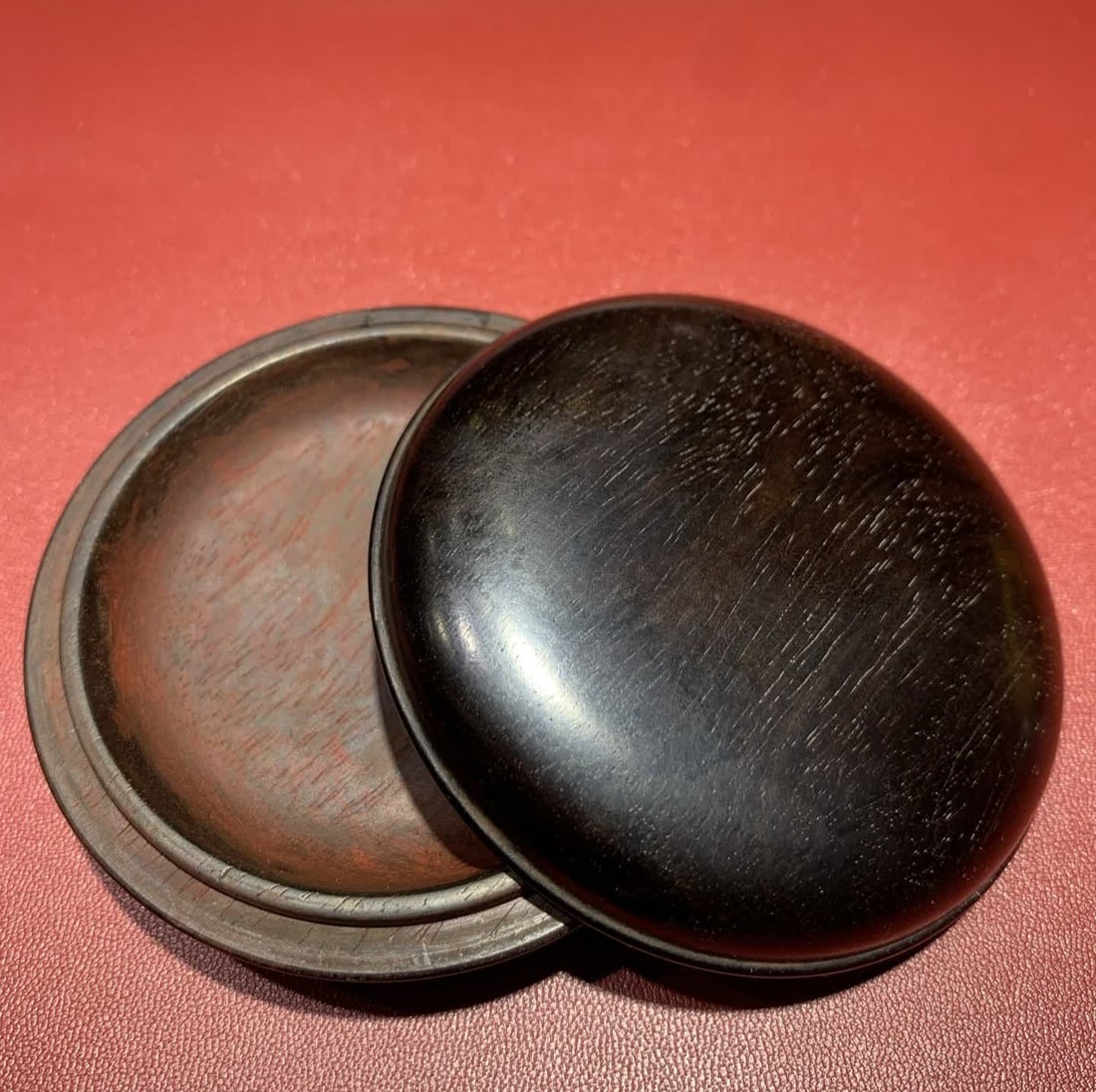 A Qing Dynasty small-leaved rosewood ink box: Qing Dynasty small-leaved rosewood printing clay box SIZE: W:7.5H:2.5cm (The Dimensions Of All Batches Are Manually Measured.If You Need More Detailed Information, Please Contact Our Customer Service