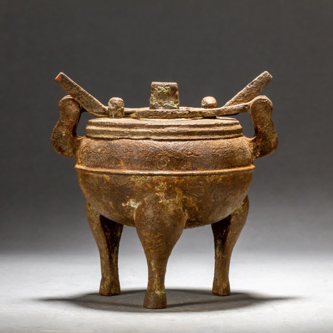A Han Dynasty iron gold and silver tripod: The iron gold and silver cauldron of the Han Dynasty SIZE: L:17cm W:13cm H:17cm (The Dimensions Of All Batches Are Manually Measured.If You Need More Detailed Information, Please Contact Our Customer
