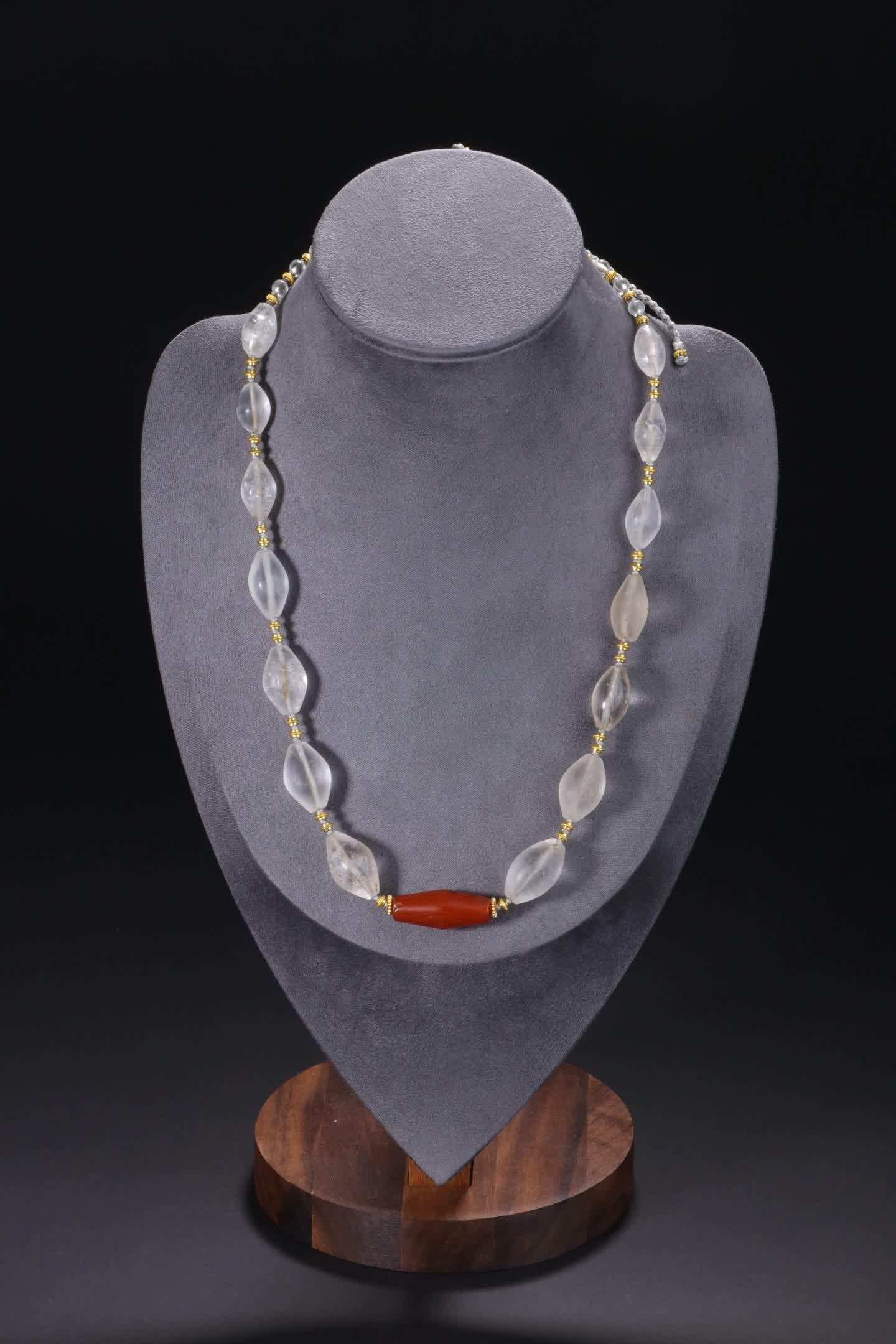 A Warring States crystal with agate bamboo necklace: Warring States crystal with agate bamboo necklace SIZE: Supervisor L: 6cm (The Dimensions Of All Batches Are Manually Measured.If You Need More Detailed Information, Please Contact Our Customer Servic