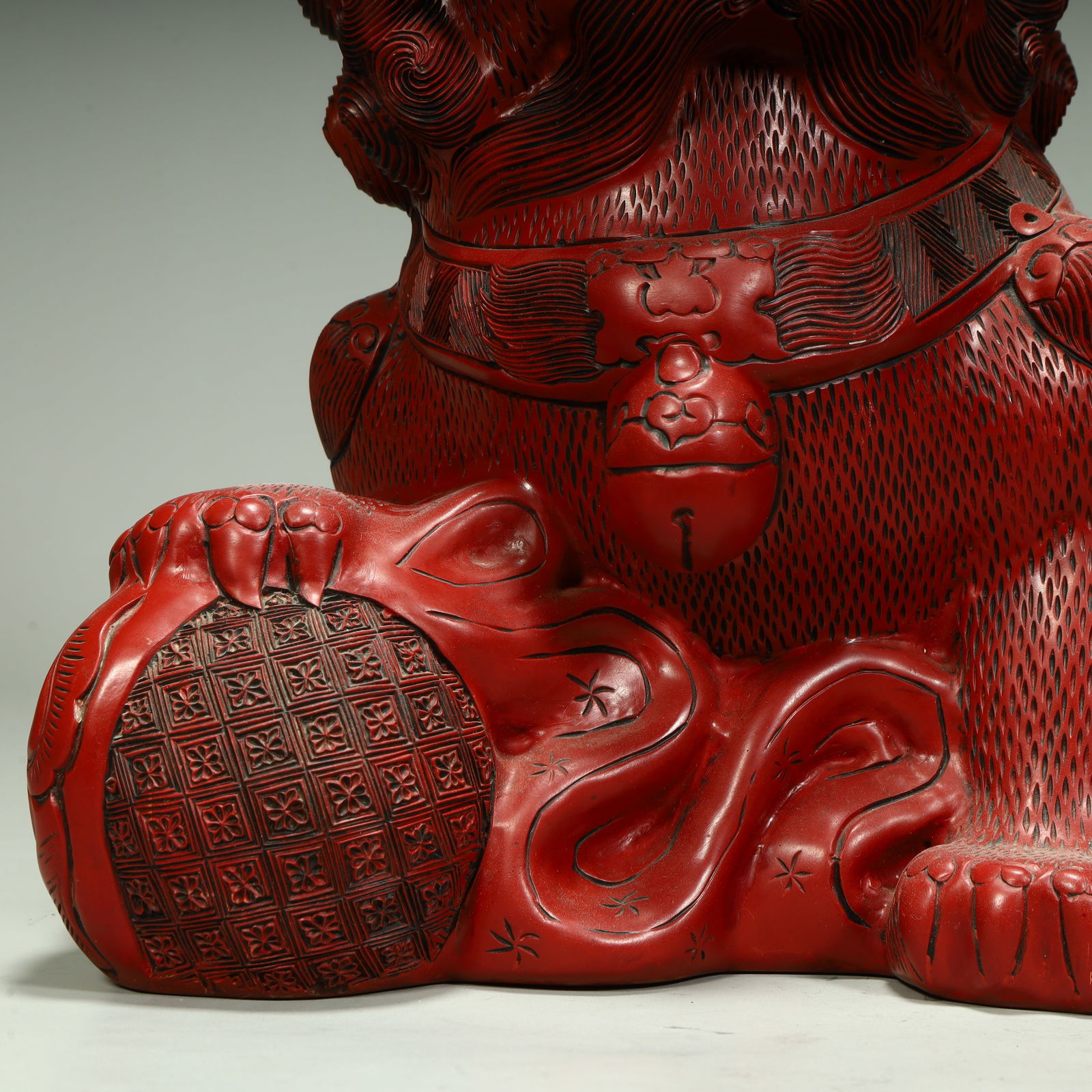 A red ball lion ornament - 4