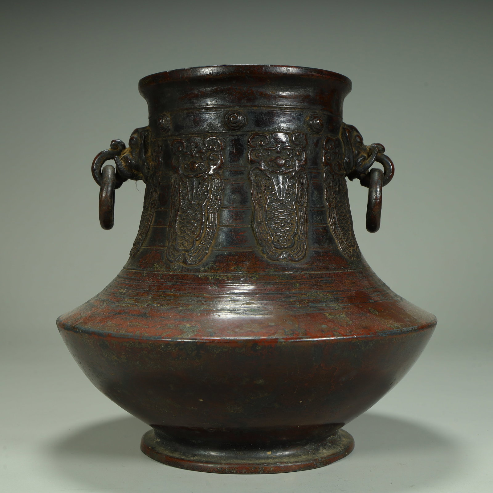 A bronze beast earring Kuilong pattern statue: Bronze beast earrings and dragon pattern statues SIZE: H:19cm L:20cm W:20cm W:2200g (The Dimensions Of All Batches Are Manually Measured.If You Need More Detailed Information, Please Contact Our Custo