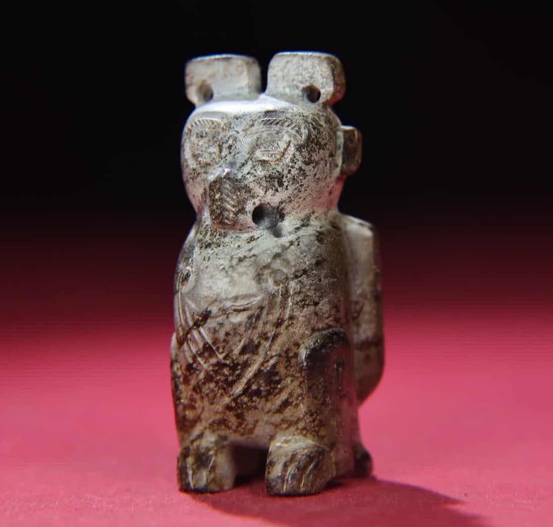 A jasper owl ornament from the Han Dynasty: Han Dynasty jasper owl ornament SIZE: 59x28x25mm W:69g (The Dimensions Of All Batches Are Manually Measured.If You Need More Detailed Information, Please Contact Our Customer Service Before Bidding.)