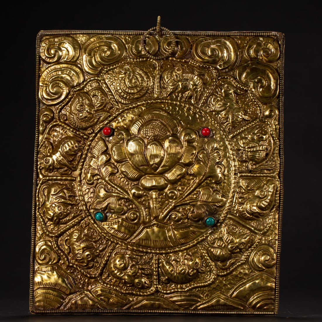 A Tibetan copper-gilt Buddha plate from the Qing Dynasty: Tibetan copper-gilt Buddha plate in the Qing Dynasty SIZE: L:22cm W:19cm (The Dimensions Of All Batches Are Manually Measured.If You Need More Detailed Information, Please Contact Our Customer Service