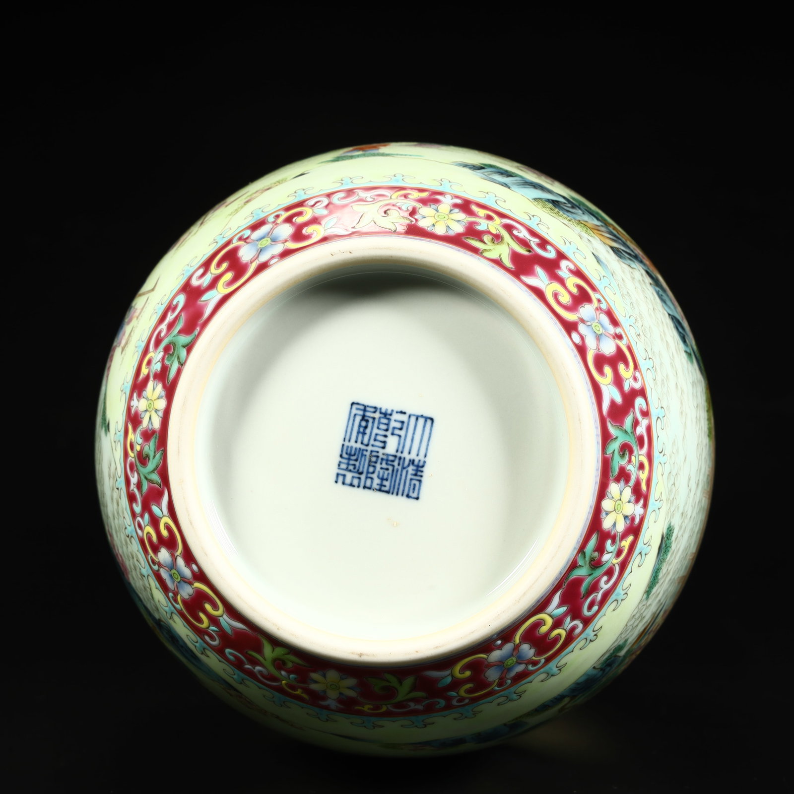 A Qianlong pastel amphora - 11