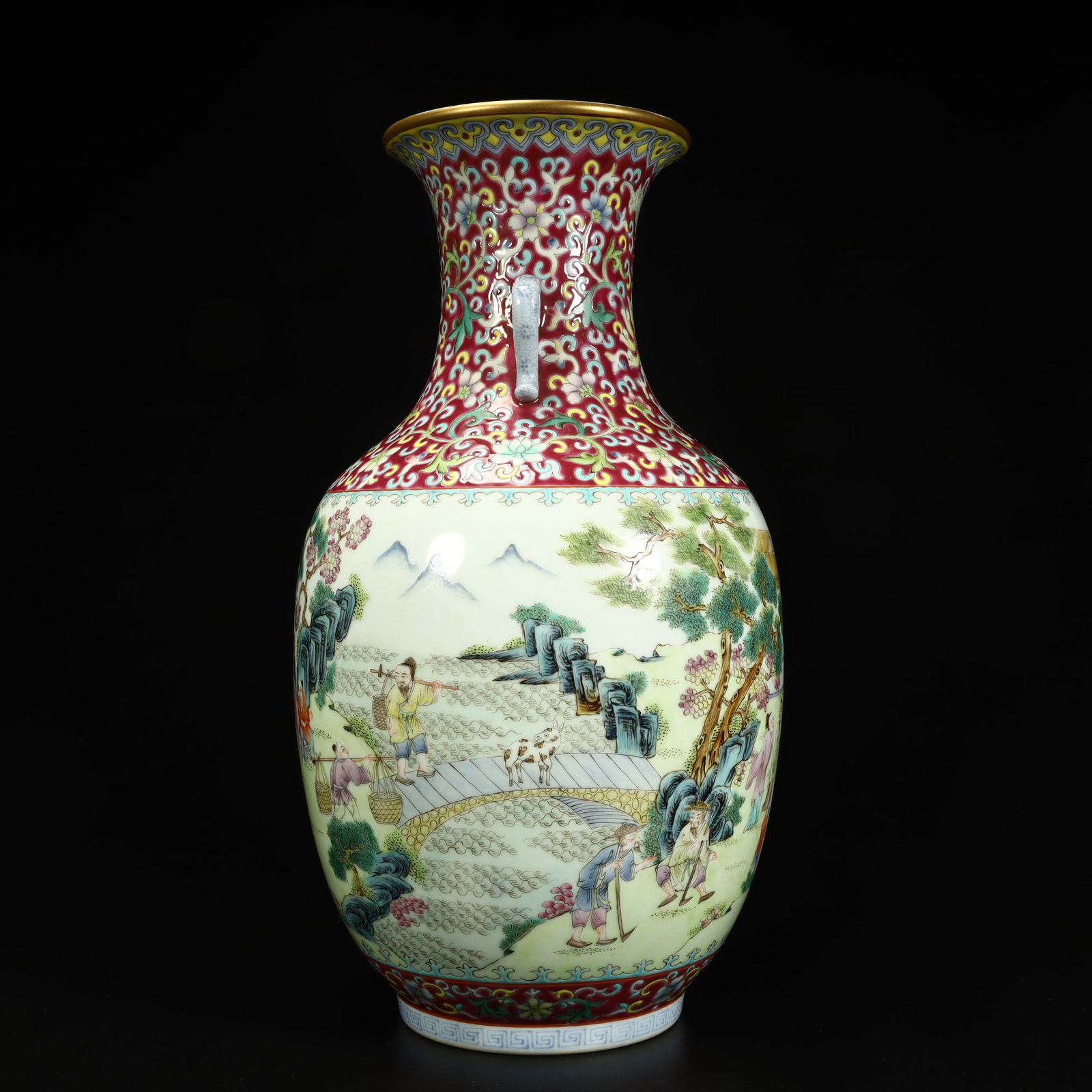A Qianlong pastel amphora - 4